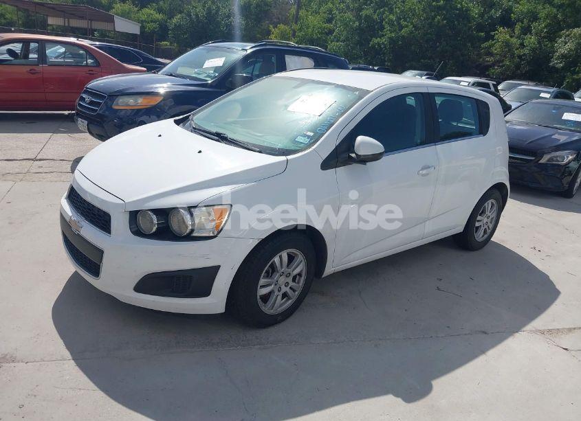 Photo 2 of 2015 Chevrolet Sonic LT AUTO (VIN 1G1JC6SH3F4124050)
