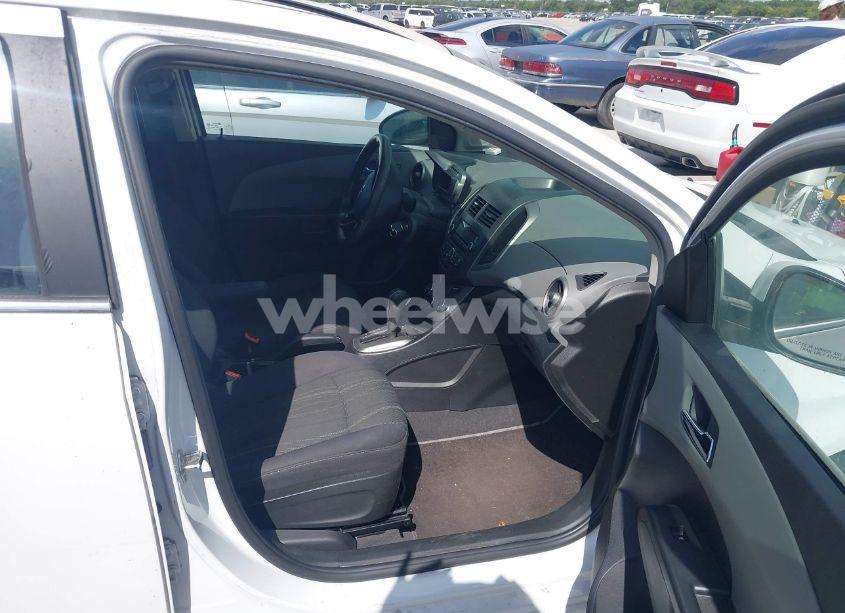 Photo 5 of 2015 Chevrolet Sonic LT AUTO (VIN 1G1JC6SH3F4124050)