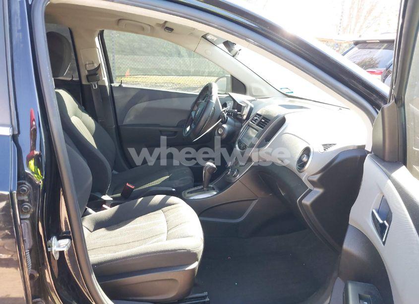 Photo 5 of 2016 Chevrolet Sonic LT AUTO (VIN 1G1JC6SH3G4109548)