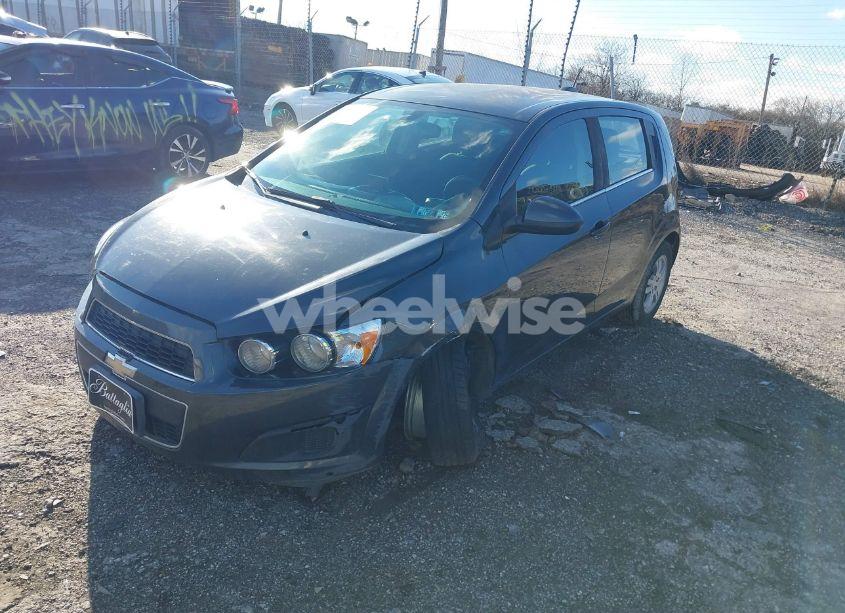 Photo 2 of 2016 Chevrolet Sonic LT AUTO (VIN 1G1JC6SH3G4160693)