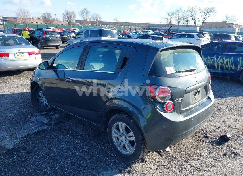 Photo 3 of 2016 Chevrolet Sonic LT AUTO (VIN 1G1JC6SH3G4160693)