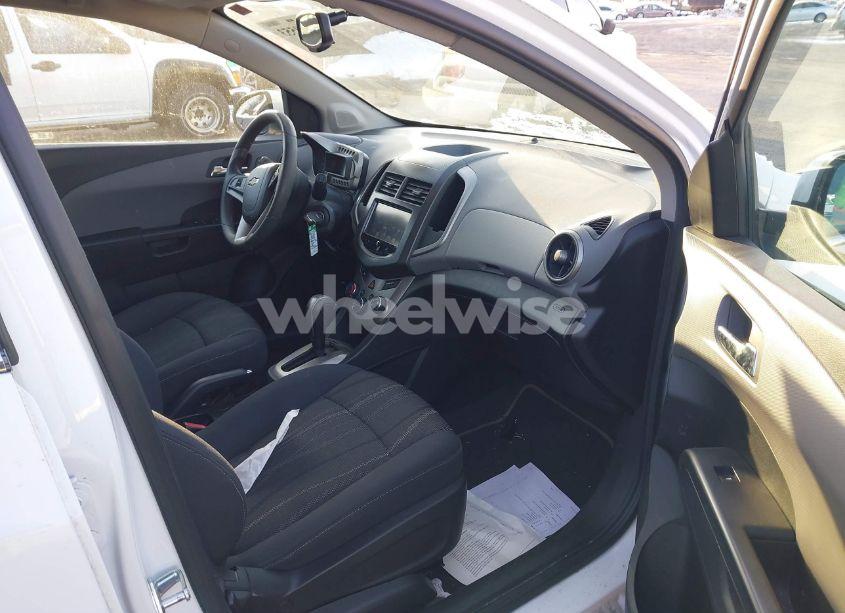 Photo 5 of 2016 Chevrolet Sonic LT AUTO (VIN 1G1JC6SH3G4172360)