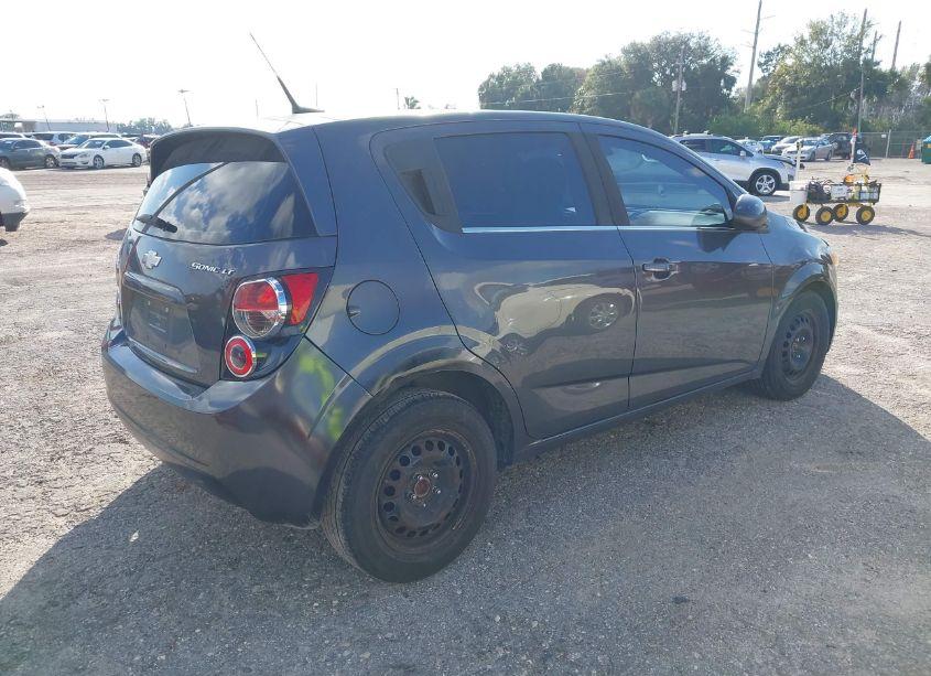 Photo 4 of 2013 Chevrolet Sonic LT AUTO (VIN 1G1JC6SH4D4102412)