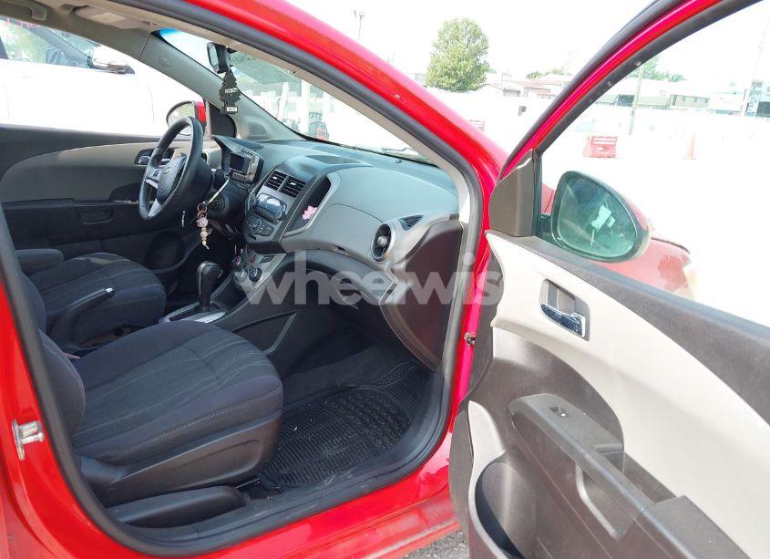 Photo 5 of 2013 Chevrolet Sonic LT AUTO (VIN 1G1JC6SH4D4119565)