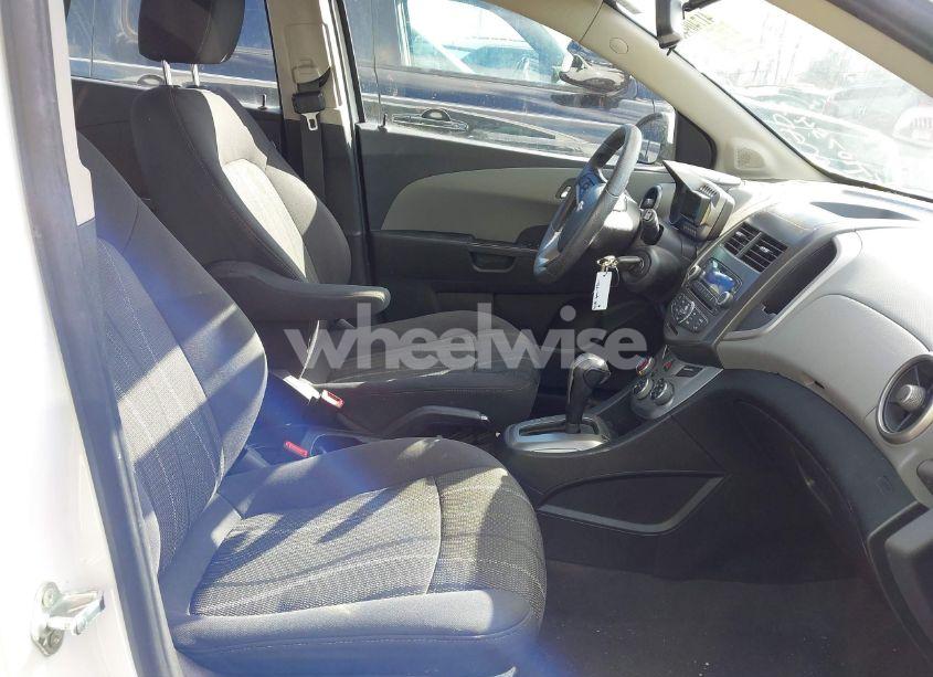 Photo 5 of 2014 Chevrolet Sonic LT AUTO (VIN 1G1JC6SH4E4216055)