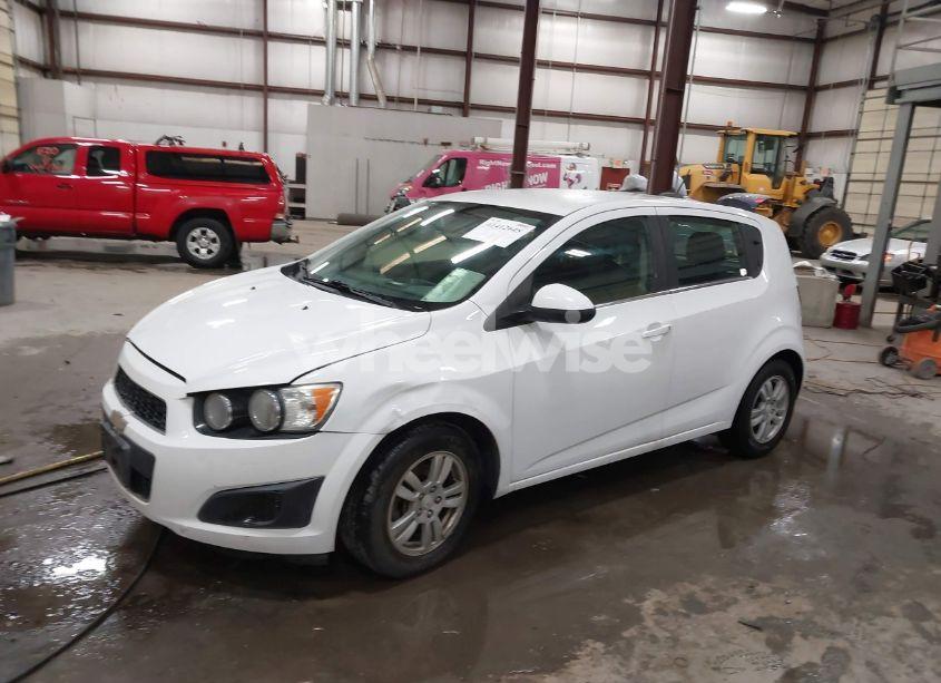 Photo 2 of 2015 Chevrolet Sonic LT AUTO (VIN 1G1JC6SH4F4151872)