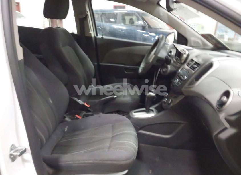 Photo 5 of 2015 Chevrolet Sonic LT AUTO (VIN 1G1JC6SH4F4151872)