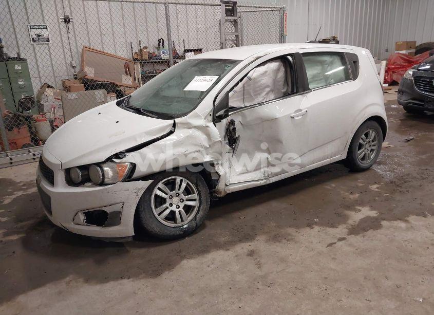 Photo 2 of 2016 Chevrolet Sonic LT AUTO (VIN 1G1JC6SH4G4115875)