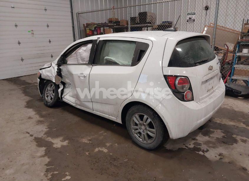 Photo 3 of 2016 Chevrolet Sonic LT AUTO (VIN 1G1JC6SH4G4115875)