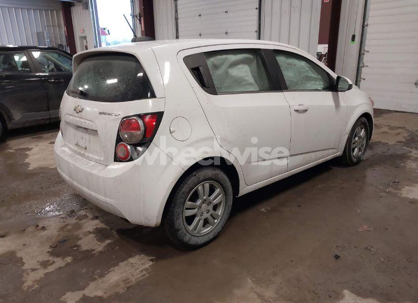 Photo 4 of 2016 Chevrolet Sonic LT AUTO (VIN 1G1JC6SH4G4115875)