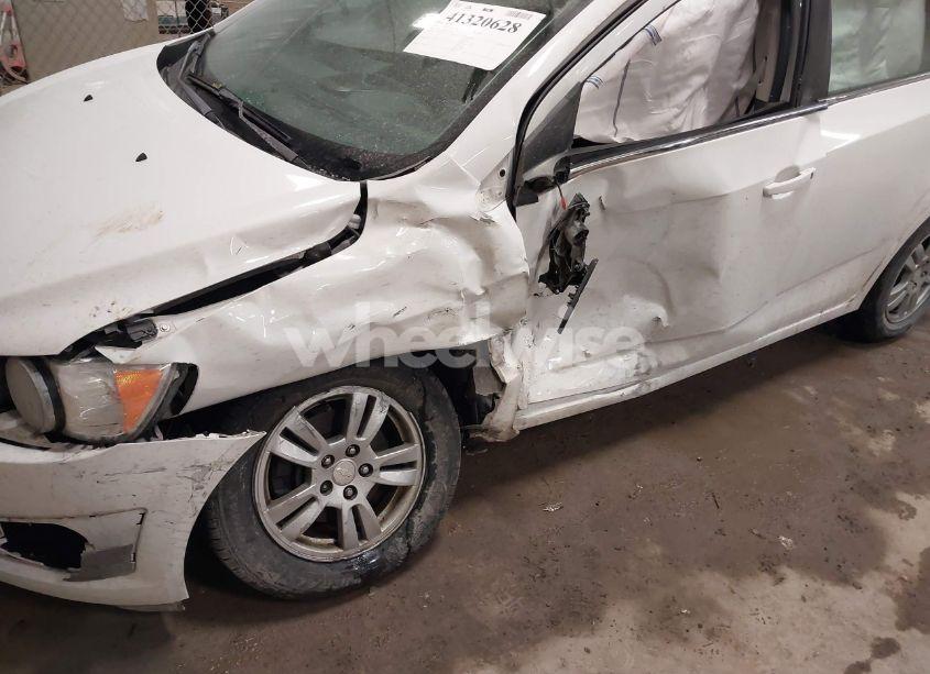 Photo 6 of 2016 Chevrolet Sonic LT AUTO (VIN 1G1JC6SH4G4115875)