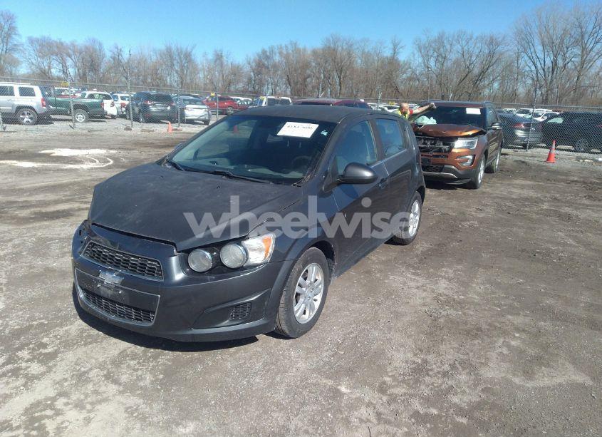 Photo 2 of 2013 Chevrolet Sonic LT AUTO (VIN 1G1JC6SH5D4220307)