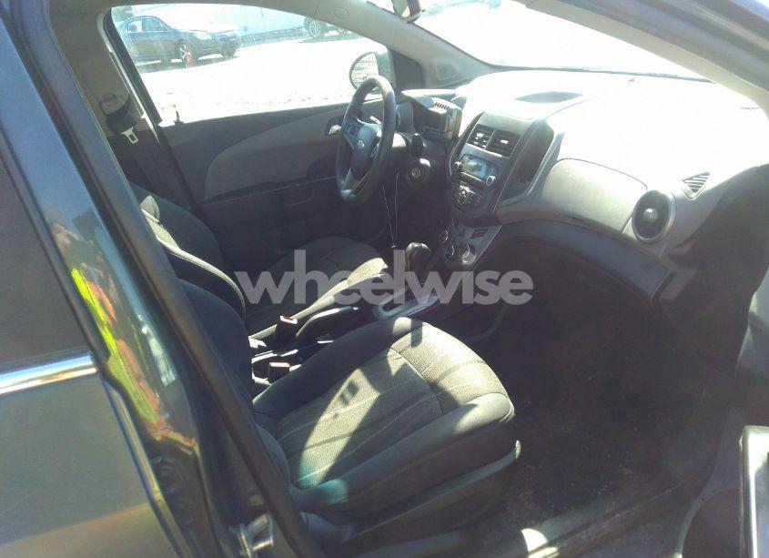 Photo 5 of 2013 Chevrolet Sonic LT AUTO (VIN 1G1JC6SH5D4220307)