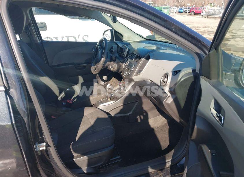 Photo 5 of 2015 Chevrolet Sonic LT AUTO (VIN 1G1JC6SH5F4111445)