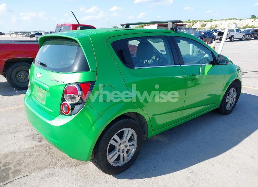 Photo 4 of 2015 Chevrolet Sonic LT AUTO (VIN 1G1JC6SH5F4135518)