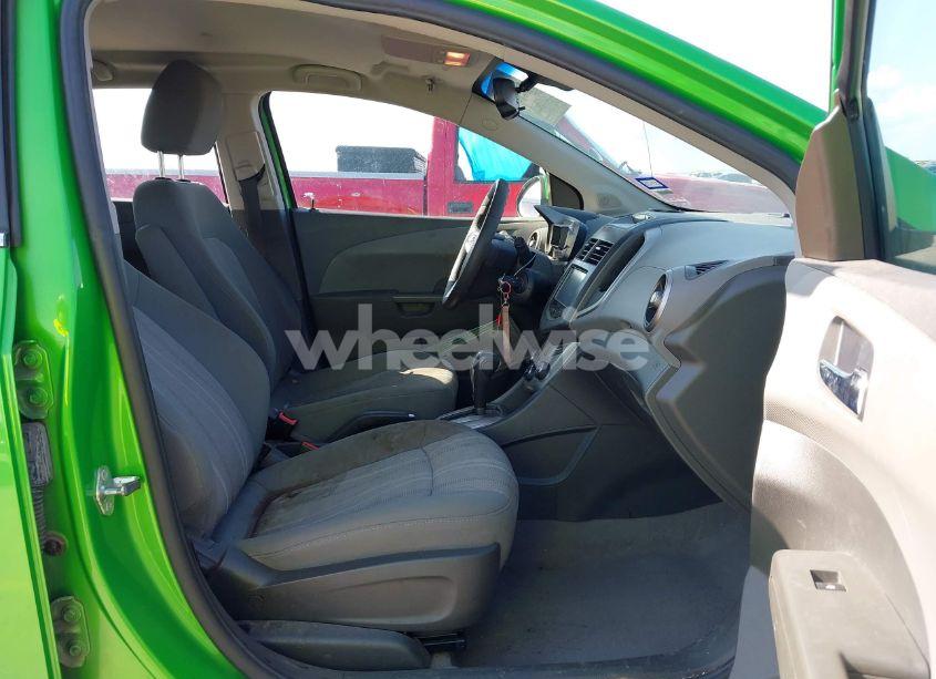 Photo 5 of 2015 Chevrolet Sonic LT AUTO (VIN 1G1JC6SH5F4135518)