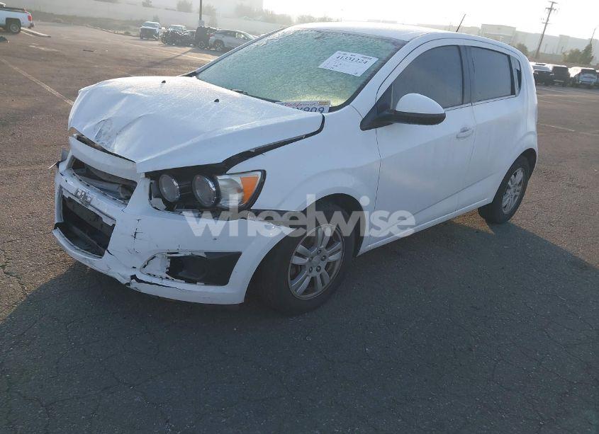 Photo 2 of 2015 Chevrolet Sonic LT AUTO (VIN 1G1JC6SH5F4192995)