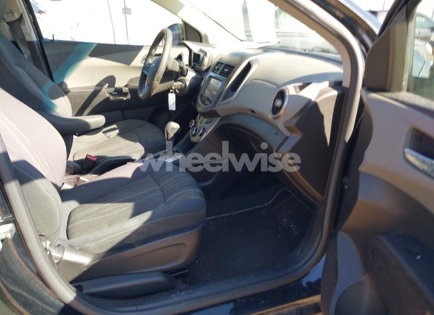 Photo 5 of 2015 Chevrolet Sonic LT AUTO (VIN 1G1JC6SH5F4215076)