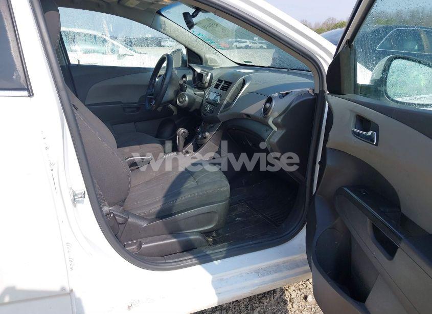 Photo 5 of 2012 Chevrolet Sonic 2LT (VIN 1G1JC6SH6C4104547)