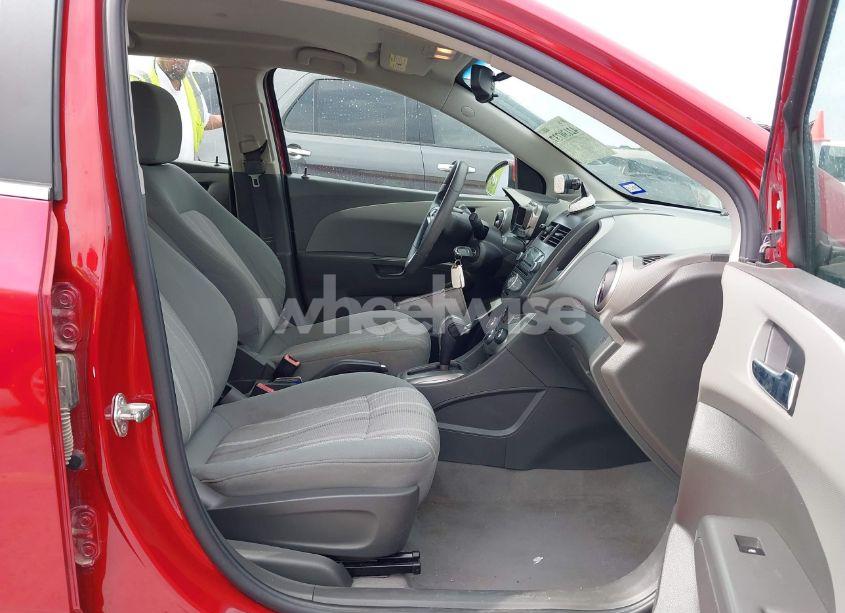 Photo 5 of 2013 Chevrolet Sonic LT AUTO (VIN 1G1JC6SH6D4194073)