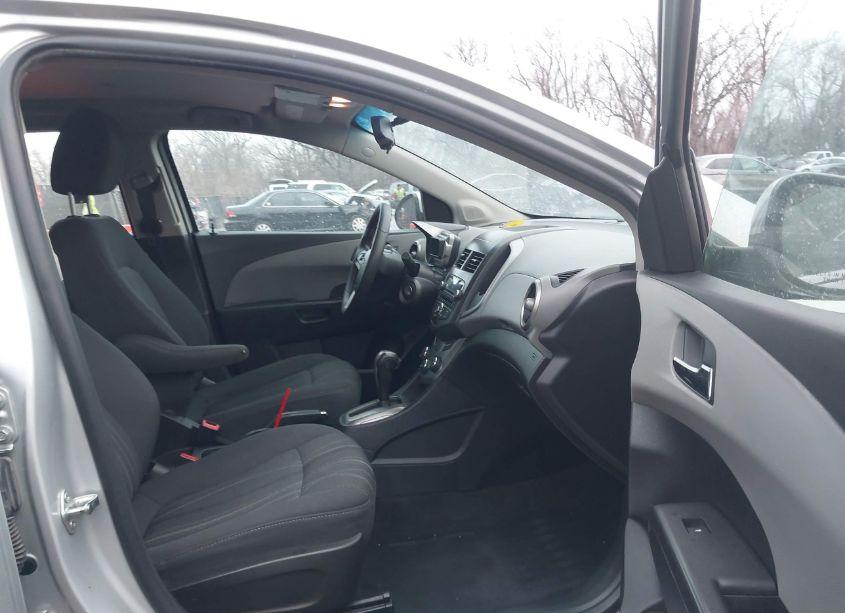 Photo 5 of 2014 Chevrolet Sonic LT AUTO (VIN 1G1JC6SH6E4207390)