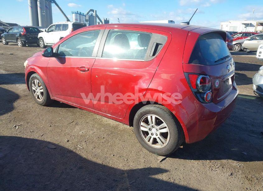 Photo 3 of 2014 Chevrolet Sonic LT AUTO (VIN 1G1JC6SH6E4215294)