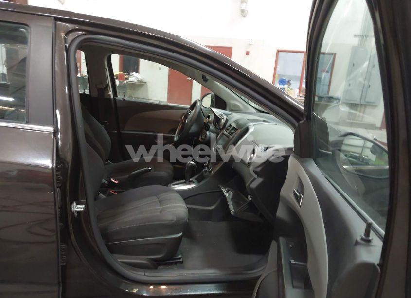 Photo 5 of 2015 Chevrolet Sonic LT AUTO (VIN 1G1JC6SH6F4153588)