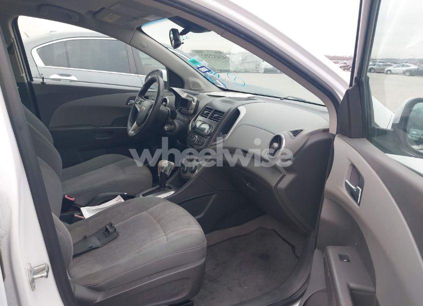 Photo 5 of 2013 Chevrolet Sonic LT AUTO (VIN 1G1JC6SH7D4143553)