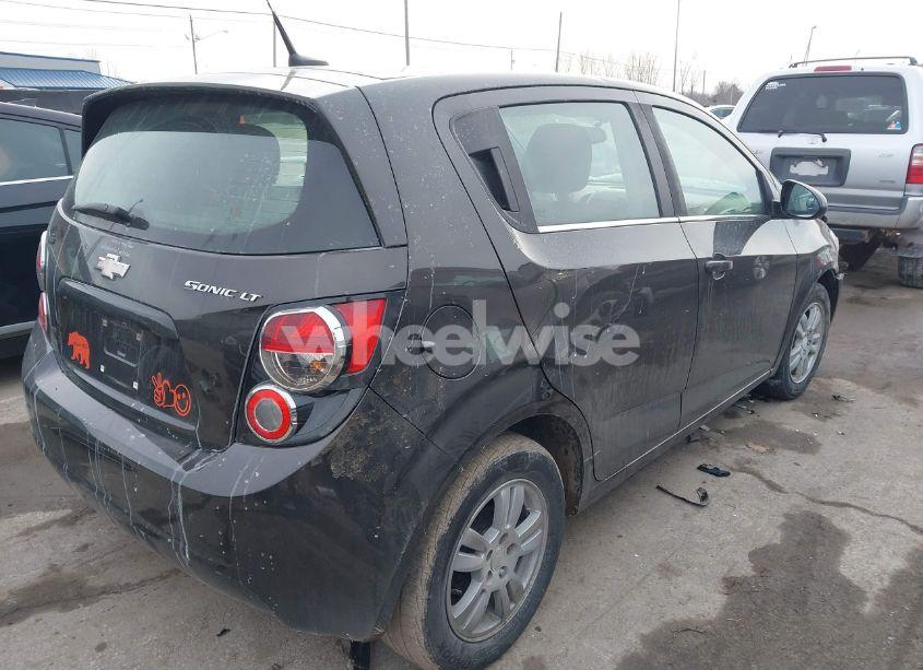 Photo 4 of 2014 Chevrolet Sonic LT AUTO (VIN 1G1JC6SH7E4170592)