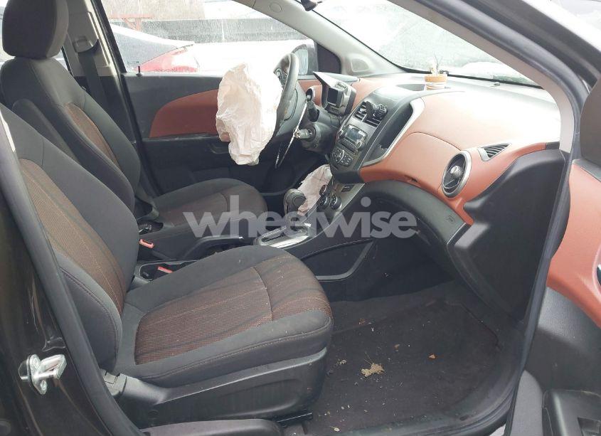 Photo 5 of 2014 Chevrolet Sonic LT AUTO (VIN 1G1JC6SH7E4170592)