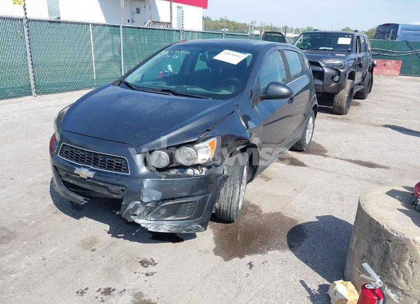 Photo 2 of 2015 Chevrolet Sonic LT AUTO (VIN 1G1JC6SH7F4104626)