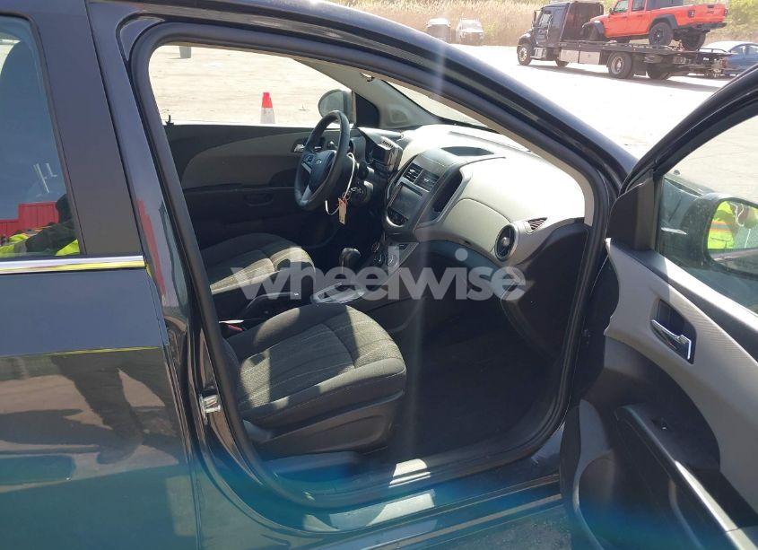 Photo 5 of 2015 Chevrolet Sonic LT AUTO (VIN 1G1JC6SH7F4104626)