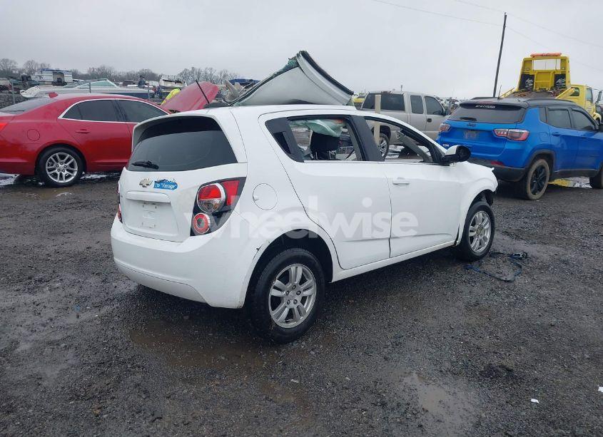 Photo 4 of 2015 Chevrolet Sonic LT AUTO (VIN 1G1JC6SH7F4174482)