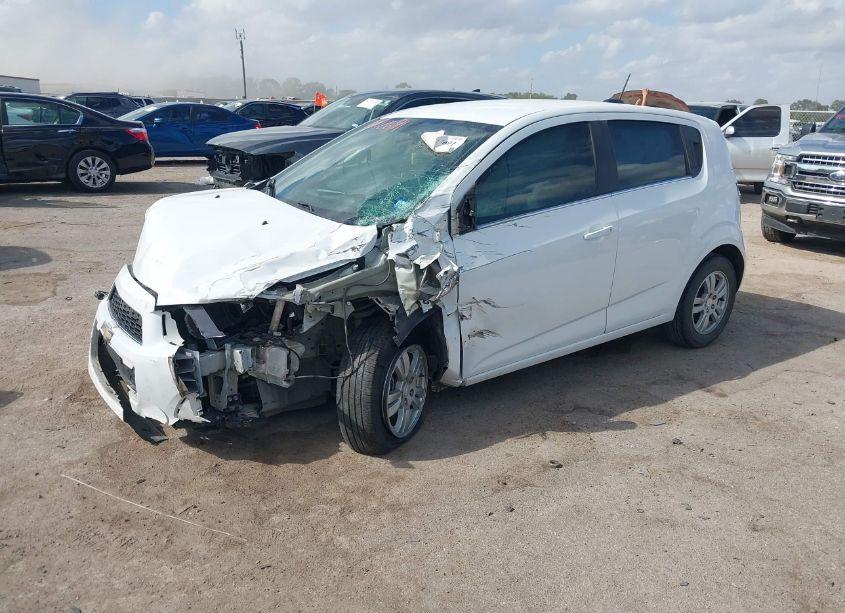 Photo 2 of 2016 Chevrolet Sonic LT AUTO (VIN 1G1JC6SH7G4165525)