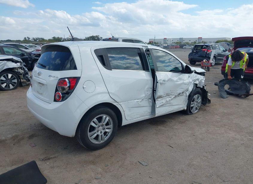 Photo 4 of 2016 Chevrolet Sonic LT AUTO (VIN 1G1JC6SH7G4165525)