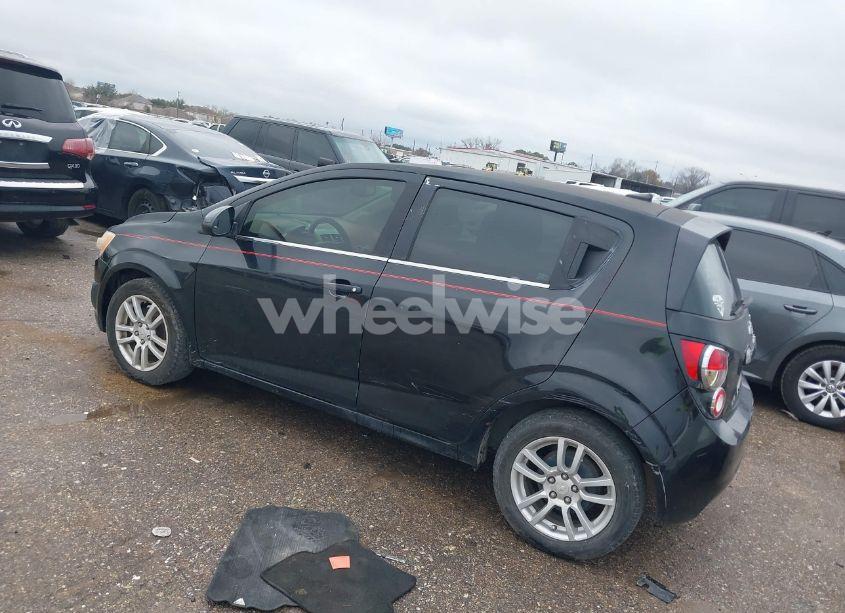 Photo 3 of 2014 Chevrolet Sonic LT AUTO (VIN 1G1JC6SH8E4229617)