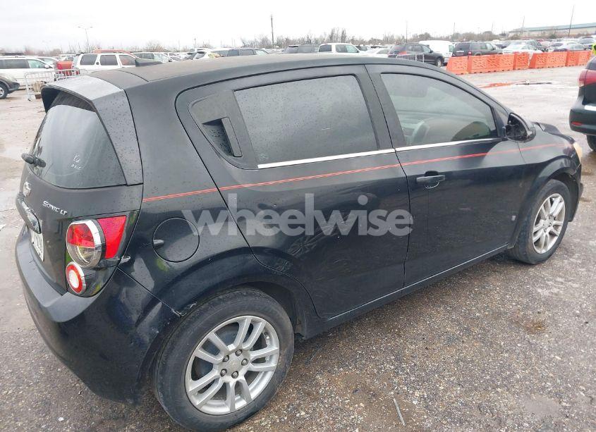 Photo 4 of 2014 Chevrolet Sonic LT AUTO (VIN 1G1JC6SH8E4229617)