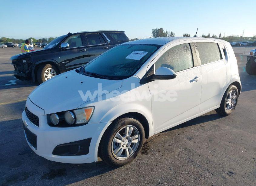 Photo 2 of 2014 Chevrolet Sonic LT AUTO (VIN 1G1JC6SH8E4231285)