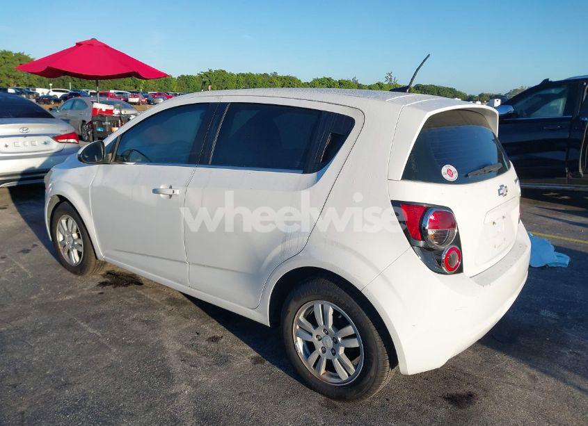 Photo 3 of 2014 Chevrolet Sonic LT AUTO (VIN 1G1JC6SH8E4231285)
