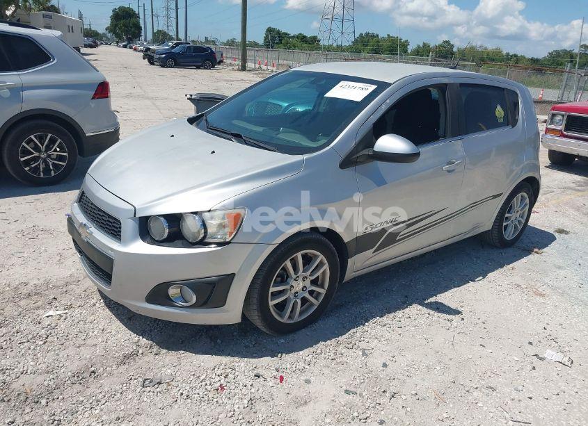 Photo 2 of 2014 Chevrolet Sonic LT AUTO (VIN 1G1JC6SH8E4235238)
