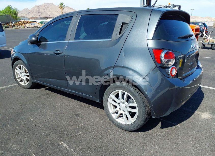 Photo 3 of 2014 Chevrolet Sonic LT AUTO (VIN 1G1JC6SH9E4126352)