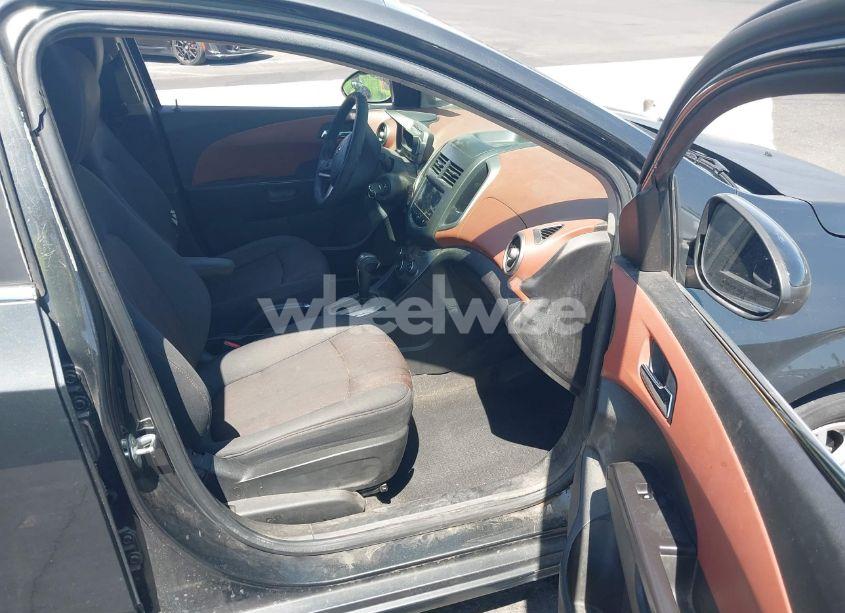 Photo 5 of 2014 Chevrolet Sonic LT AUTO (VIN 1G1JC6SH9E4126352)