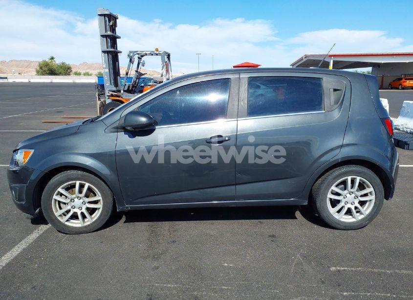 Photo 6 of 2014 Chevrolet Sonic LT AUTO (VIN 1G1JC6SH9E4126352)