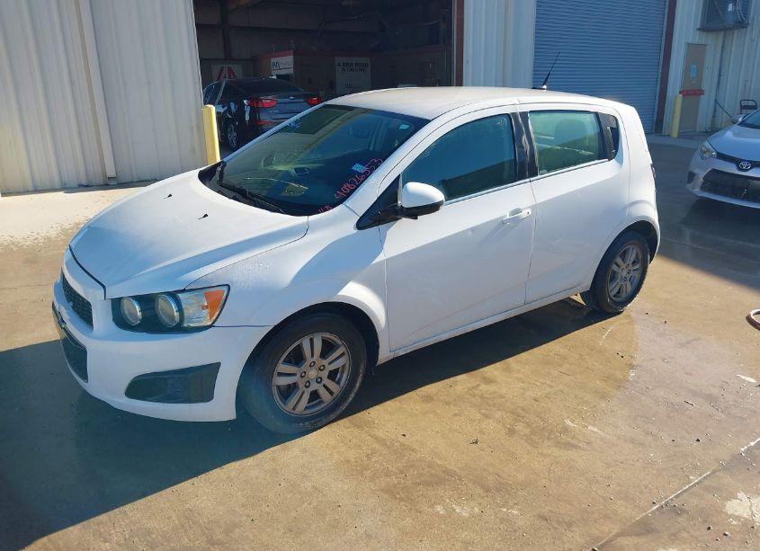Photo 2 of 2014 Chevrolet Sonic LT AUTO (VIN 1G1JC6SH9E4226953)