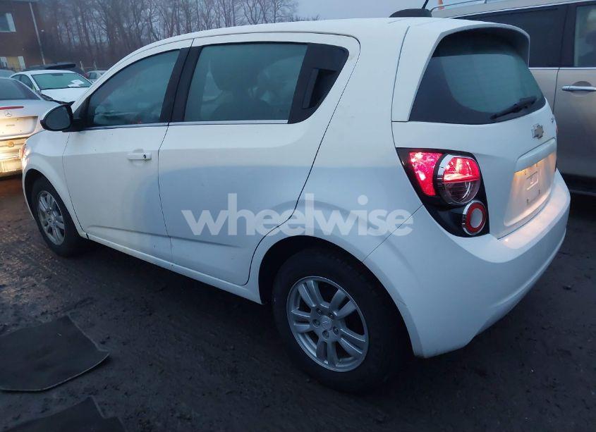 Photo 3 of 2016 Chevrolet Sonic LT AUTO (VIN 1G1JC6SH9G4104306)