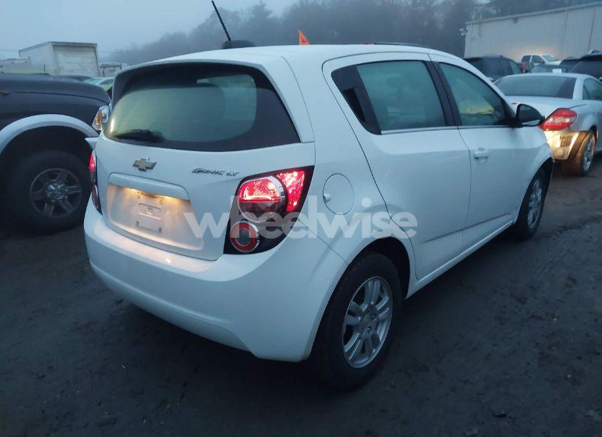 Photo 4 of 2016 Chevrolet Sonic LT AUTO (VIN 1G1JC6SH9G4104306)