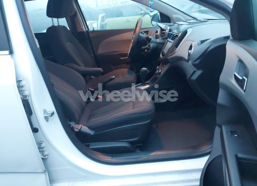 Photo 5 of 2016 Chevrolet Sonic LT AUTO (VIN 1G1JC6SH9G4104306)