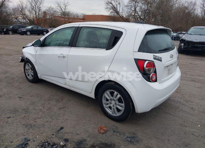Photo 3 of 2016 Chevrolet Sonic LT AUTO (VIN 1G1JC6SH9G4124863)