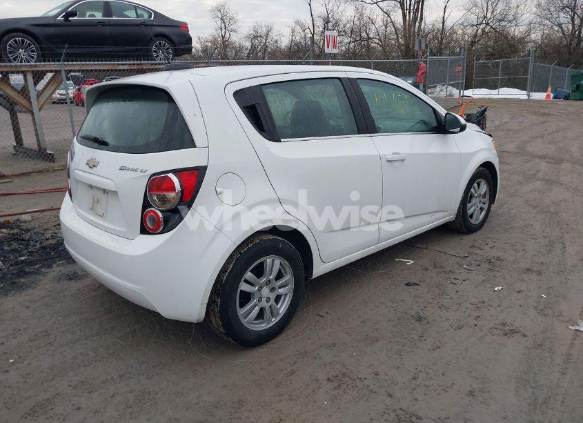 Photo 4 of 2016 Chevrolet Sonic LT AUTO (VIN 1G1JC6SH9G4124863)