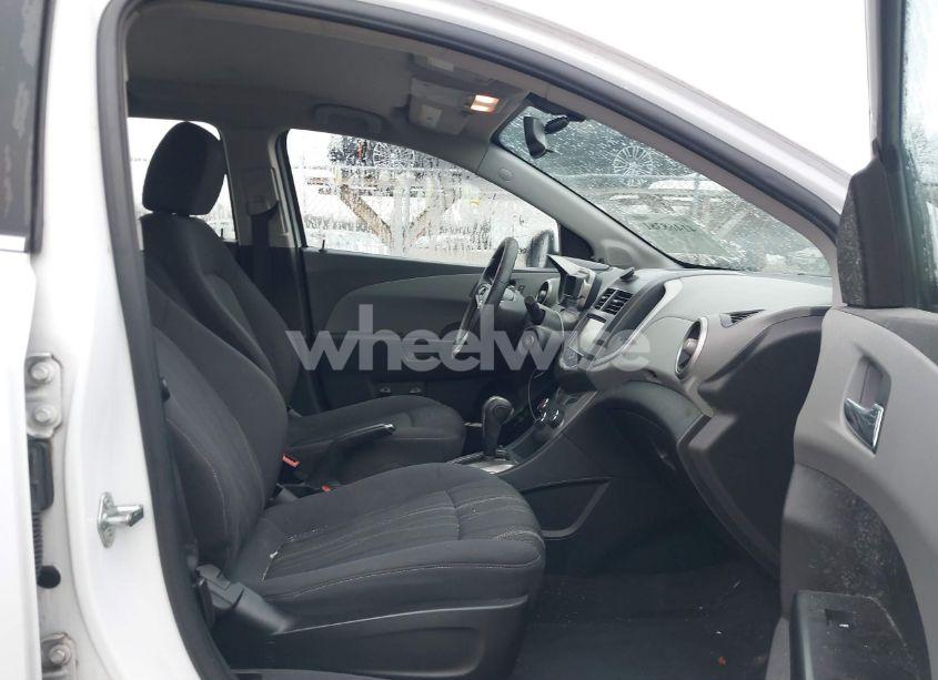 Photo 5 of 2016 Chevrolet Sonic LT AUTO (VIN 1G1JC6SH9G4124863)